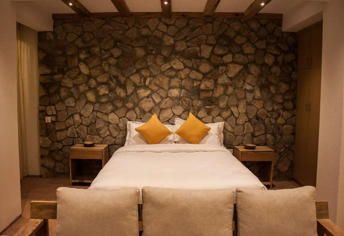 Stone-feature double room